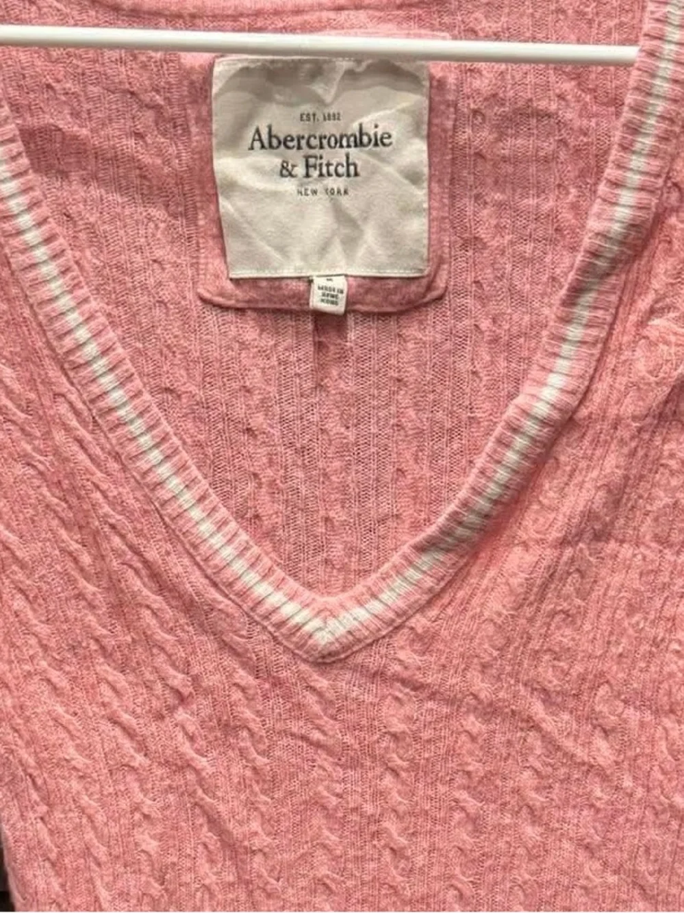 Abercrombie & Fitch Pink Cable V-Neck Sweater MEDIUM - Picture 4 of 7